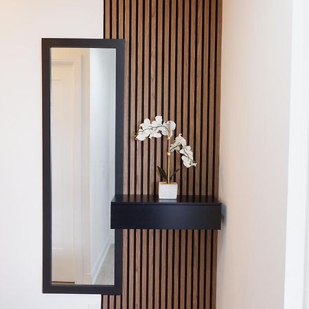 Modern Luxury Waterfront Condo Mississauga Bagian luar foto