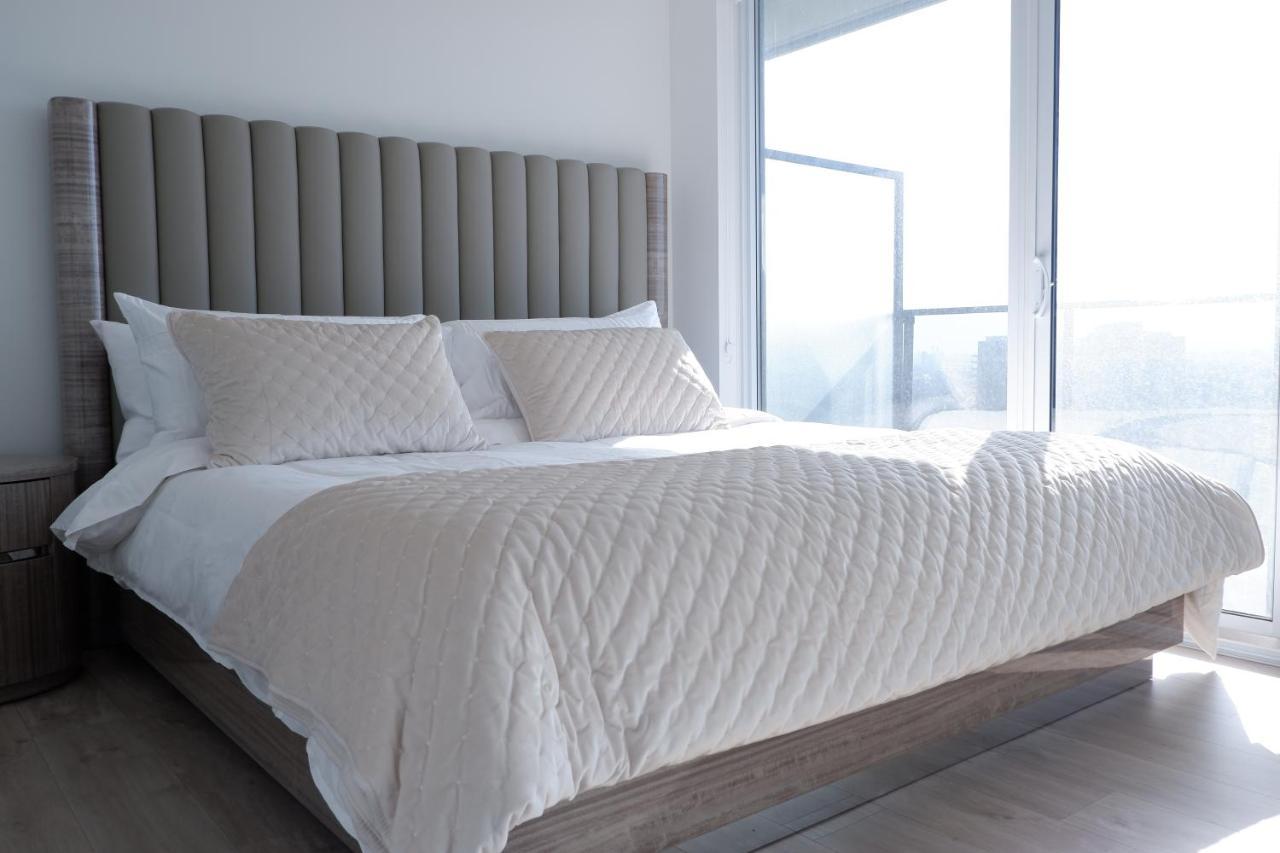 Modern Luxury Waterfront Condo Mississauga Bagian luar foto