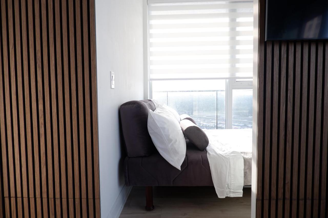 Modern Luxury Waterfront Condo Mississauga Bagian luar foto